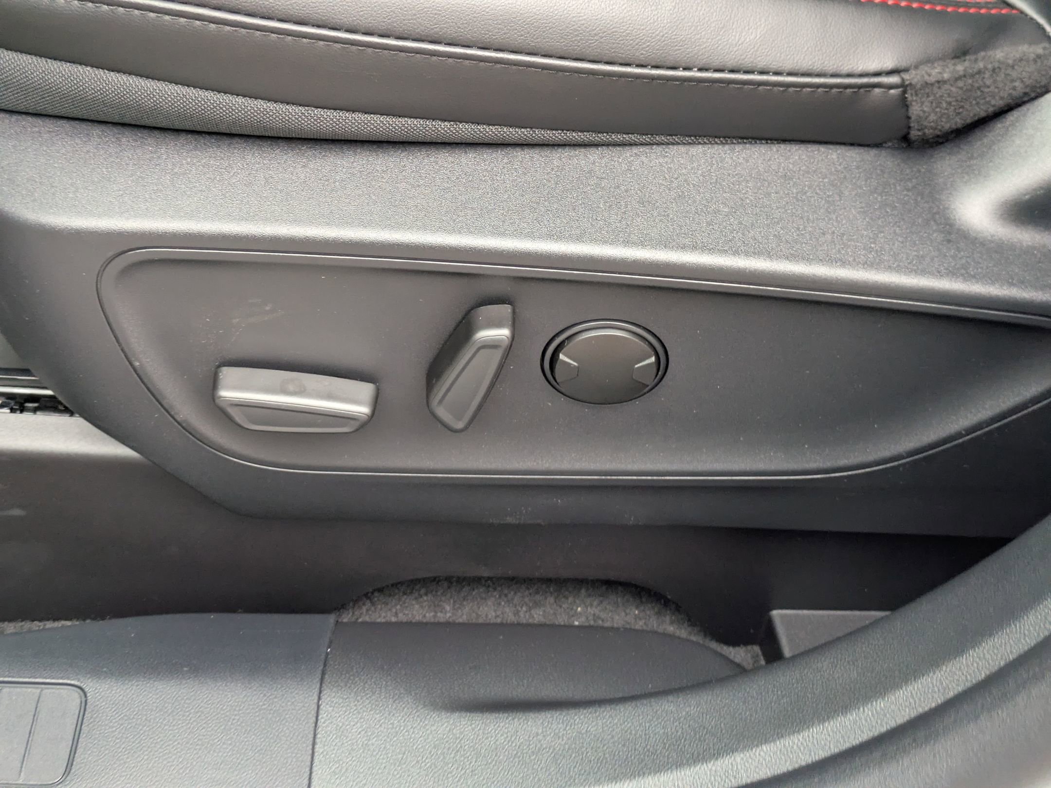 New 2025 Ford Escape ST-Line w/ Equipment Group 301A image 12