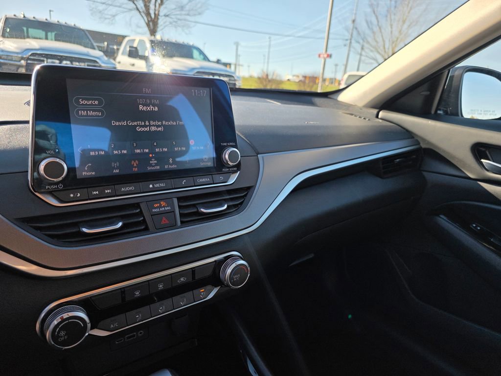 Used 2024 Nissan Altima 2.5 SR image 14