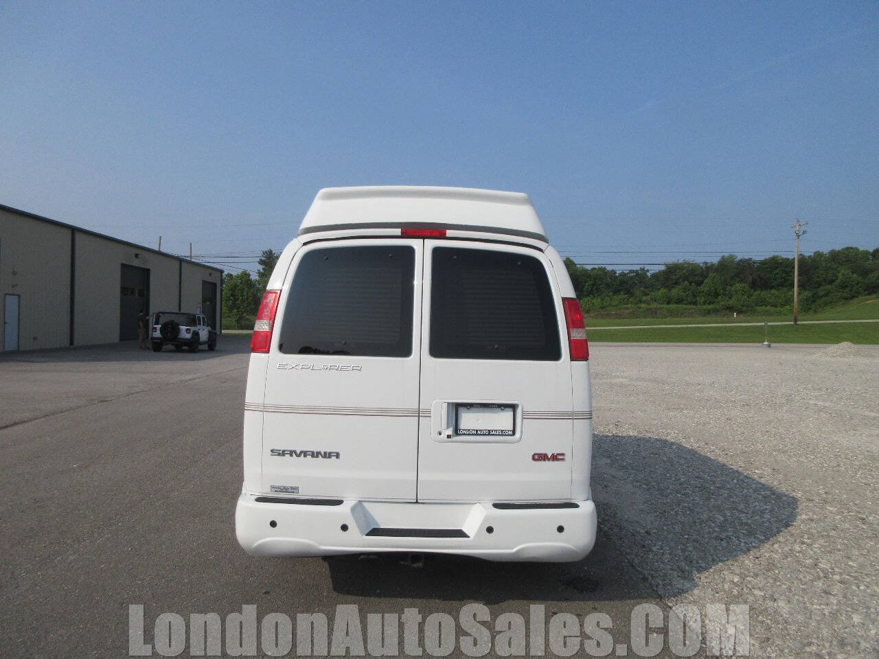 Used 2017 GMC Savana 2500 RWD image 5