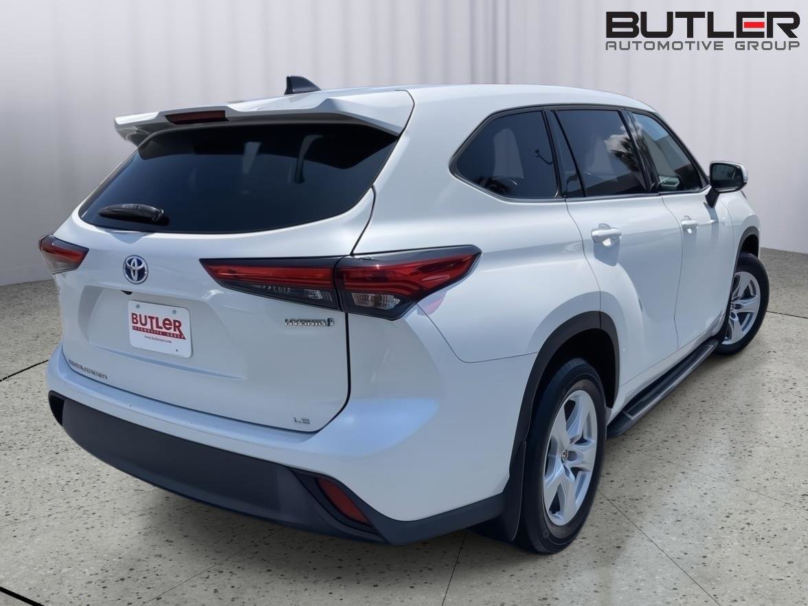 Used 2022 Toyota Highlander LE AWD/4WD image 5