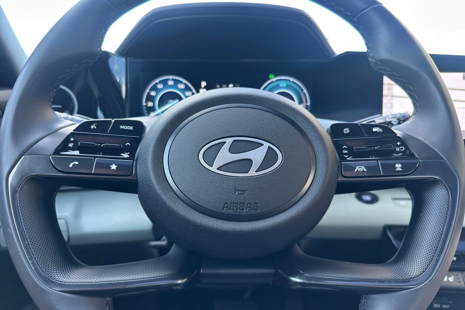 Certified 2025 Hyundai Elantra Limited image 26