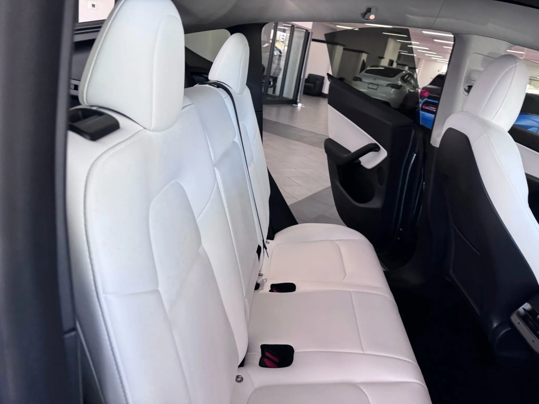 Used 2022 Tesla Model Y Long Range image 16