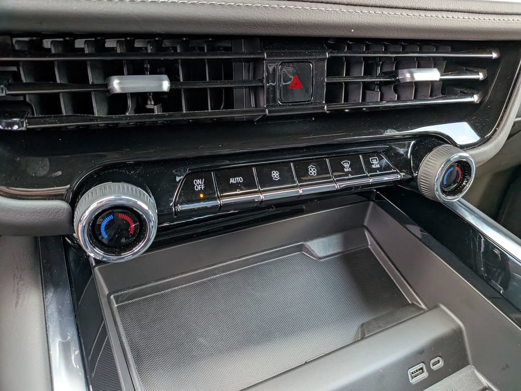 Used 2026 Chevrolet Suburban LS RWD image 38