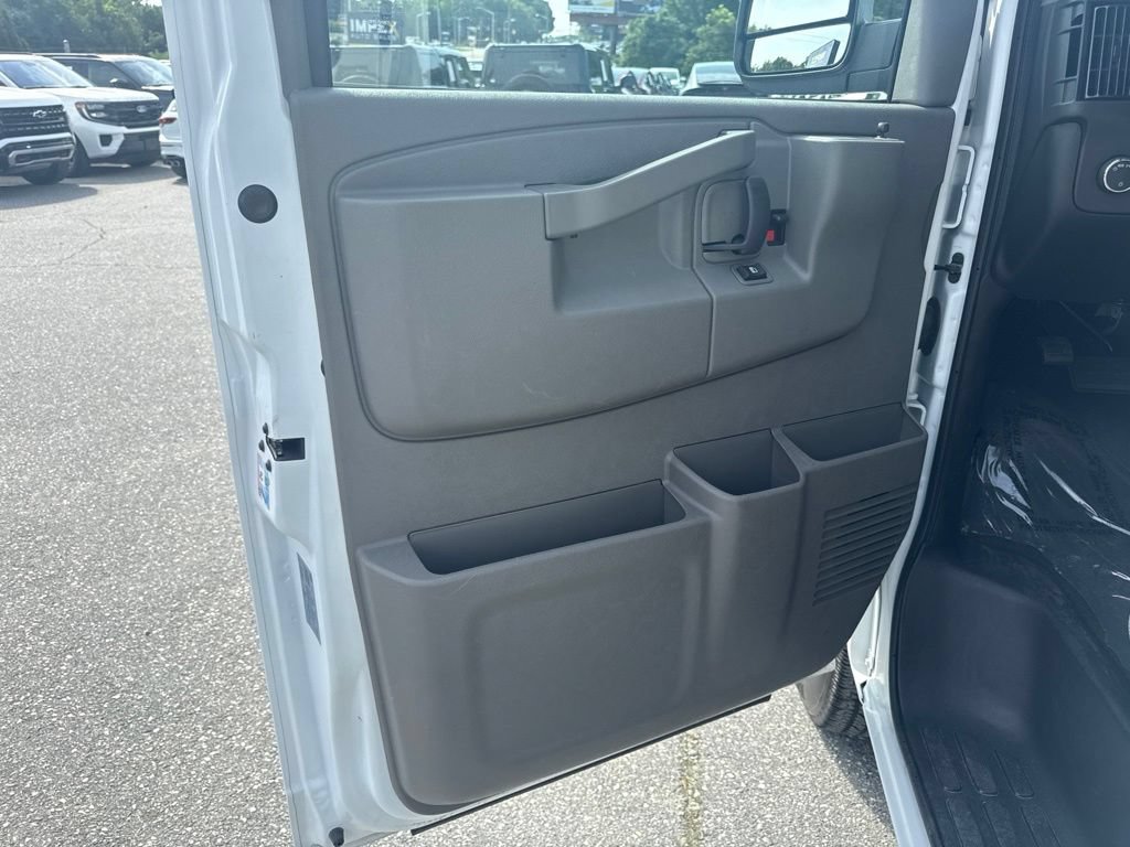 Used 2025 Chevrolet Express 3500 LS RWD image 14