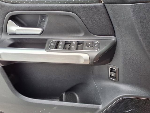 Used 2024 Mercedes-Benz GLB 250 4MATIC image 26