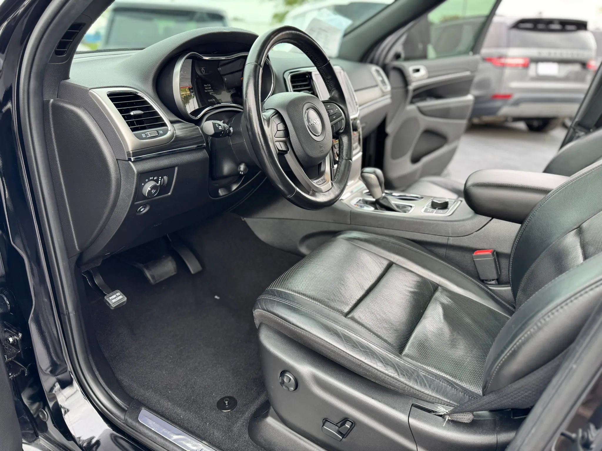 Used 2019 Jeep Grand Cherokee Limited w/ Luxury Group II AWD/4WD image 9