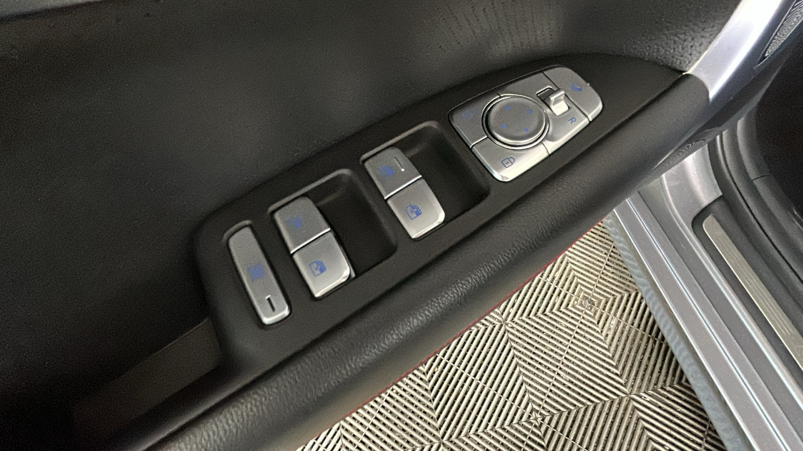 Used 2023 Genesis G70 2.0T w/ Sport Prestige Package RWD image 13
