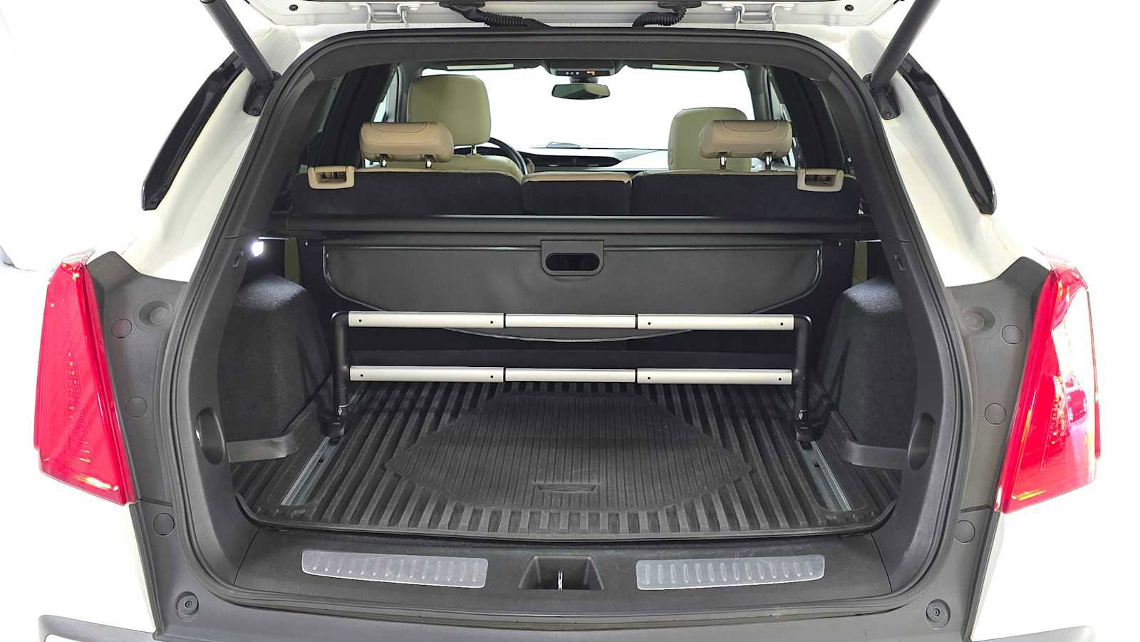 Used 2018 Cadillac XT5 Luxury w/ Driver Awareness Package image 14