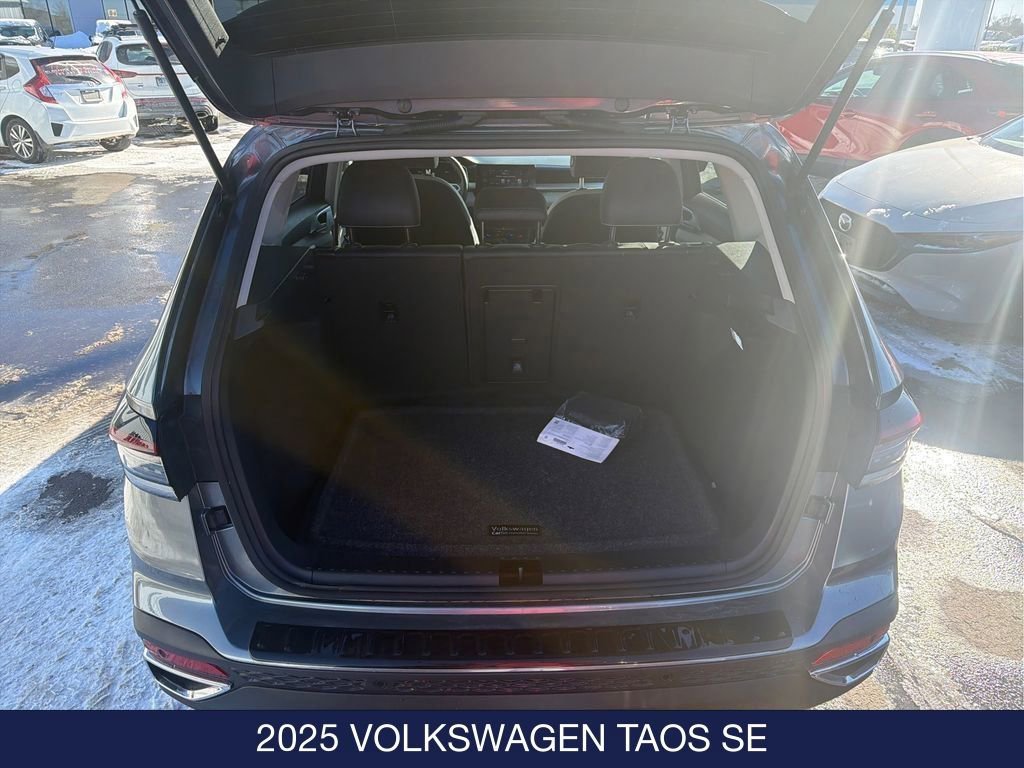 Used 2025 Volkswagen Taos SE image 15