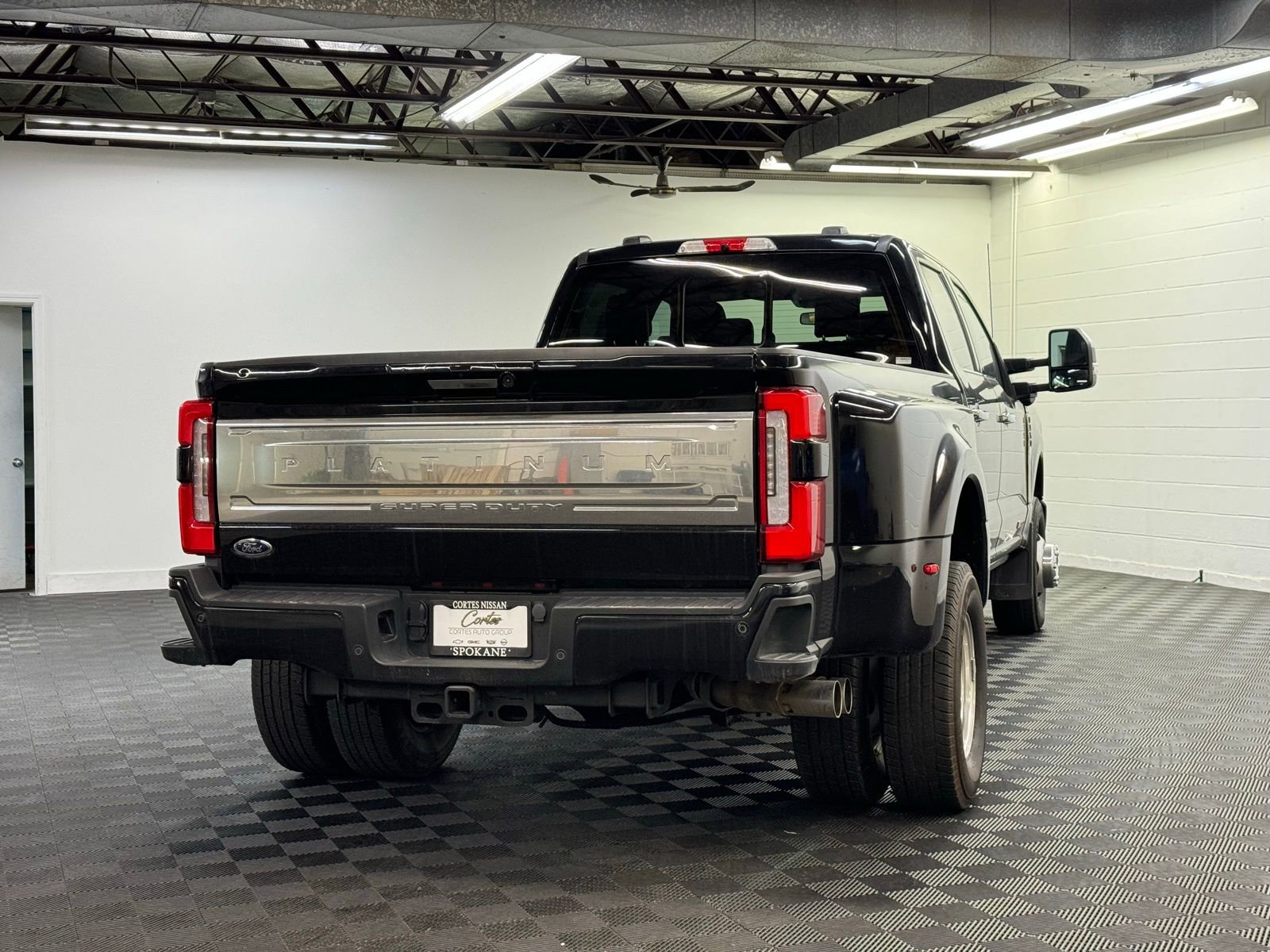 Used 2024 Ford F350 Platinum AWD/4WD image 2