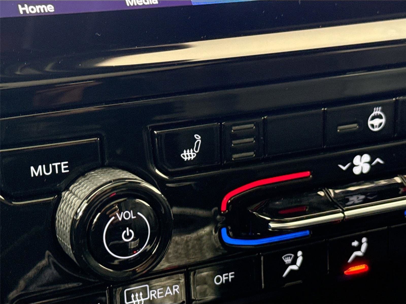 Used 2025 Jeep Grand Cherokee Limited image 8