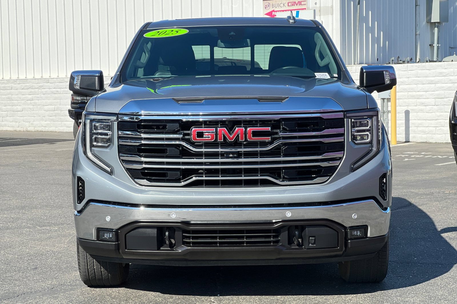 Used 2025 GMC Sierra 1500 SLT w/ SLT Premium Plus Package AWD/4WD image 9