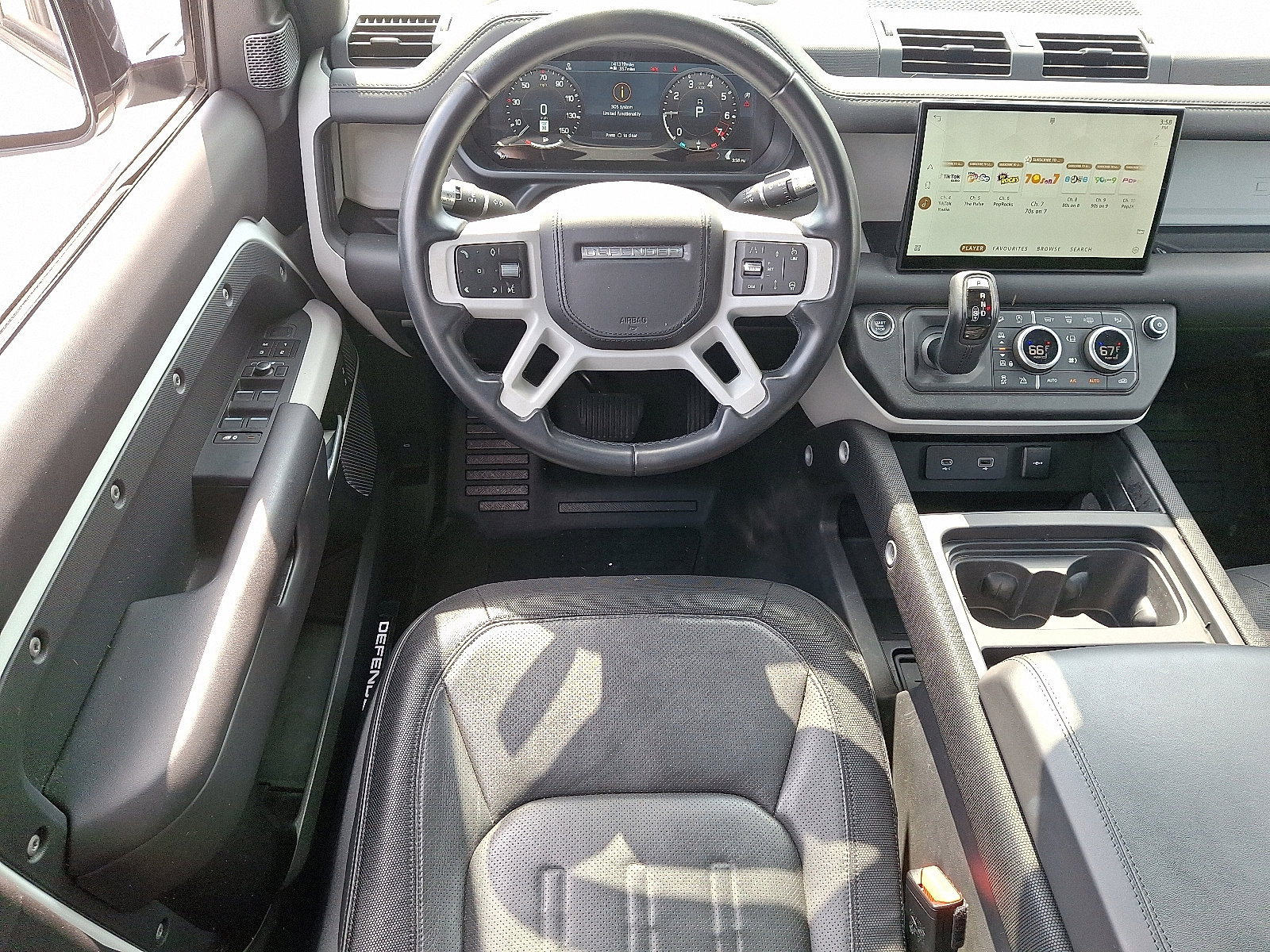 Used 2022 Land Rover Defender 110 X-Dynamic HSE image 11