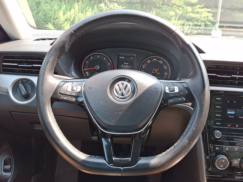 Used 2020 Volkswagen Passat 2.0T SE FWD image 17