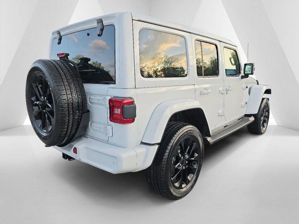 Used 2021 Jeep Wrangler Unlimited Sahara AWD/4WD image 5