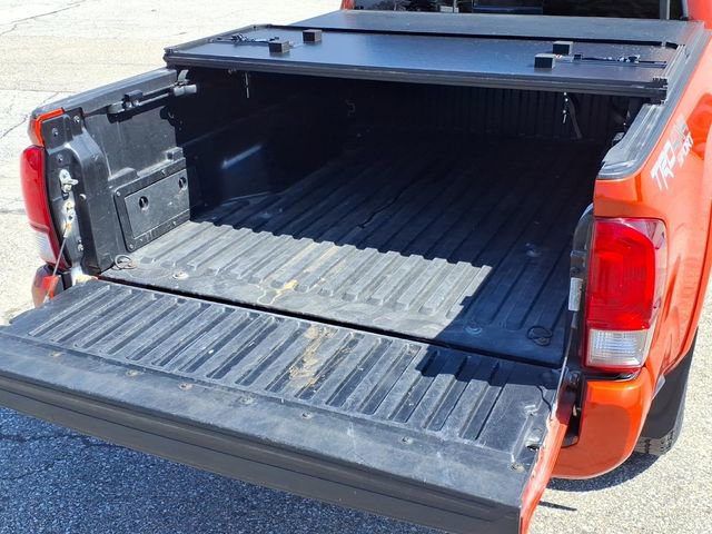 Used 2017 Toyota Tacoma SR5 AWD/4WD image 11