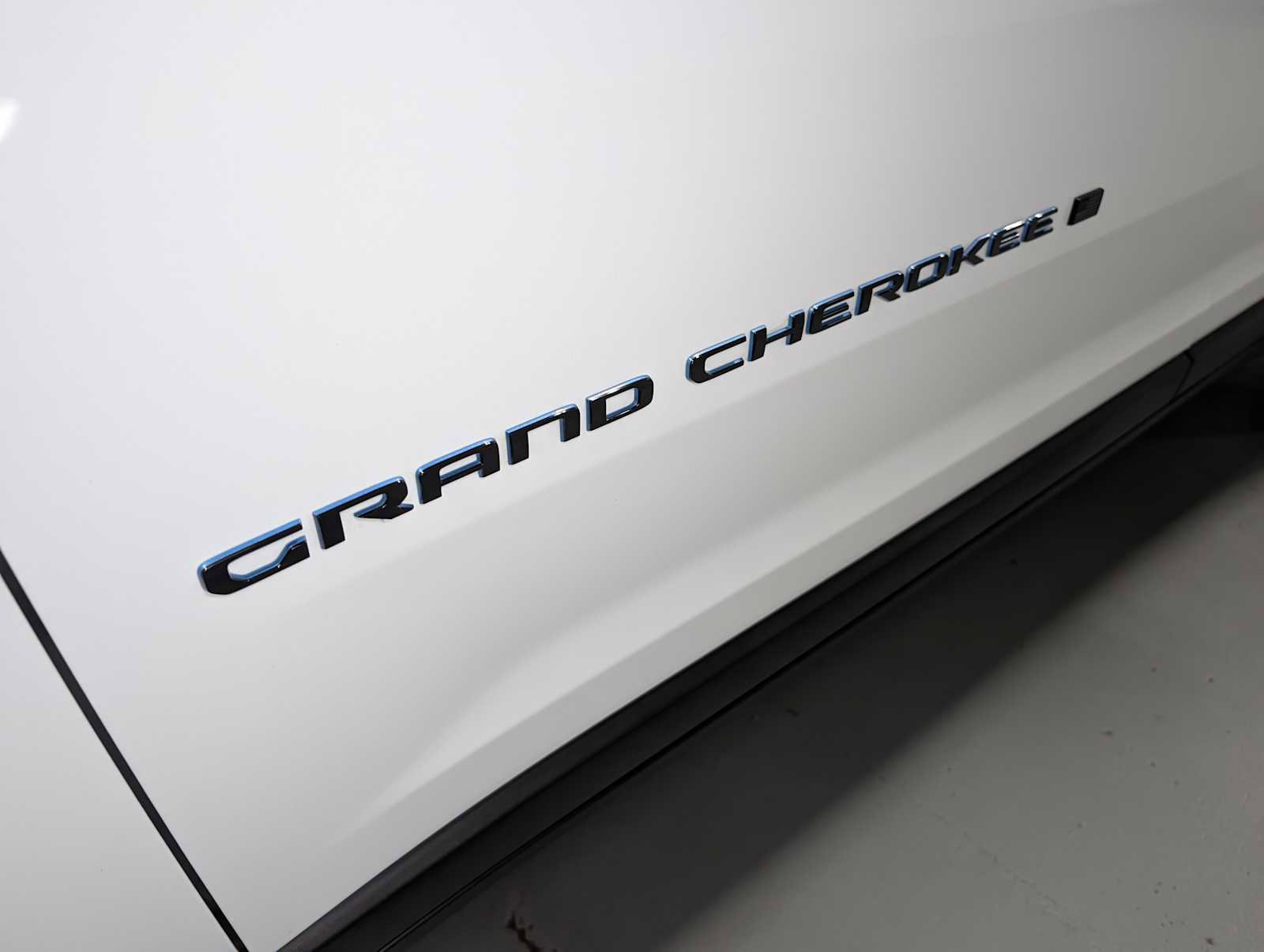 Used 2024 Jeep Grand Cherokee Trailhawk image 15