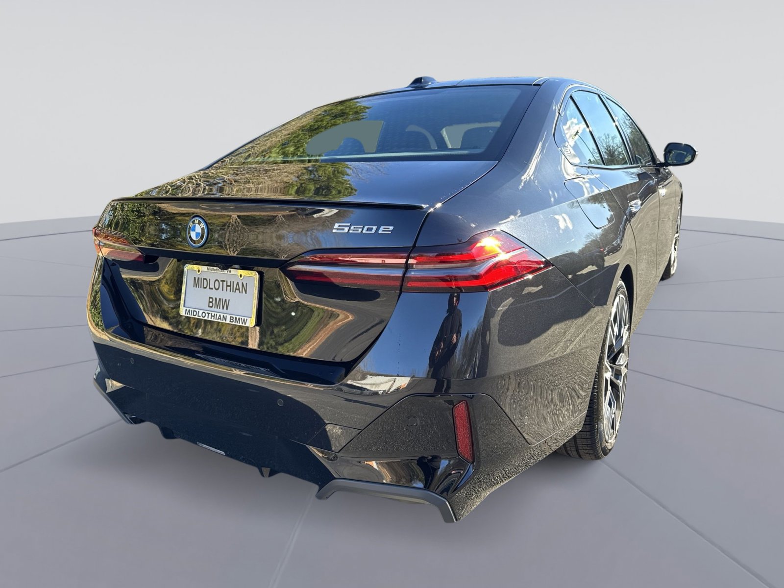 New 2026 BMW 550e xDrive w/ Executive Package image 29