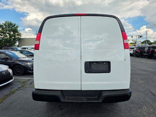 Used 2017 GMC Savana 2500 RWD image 6
