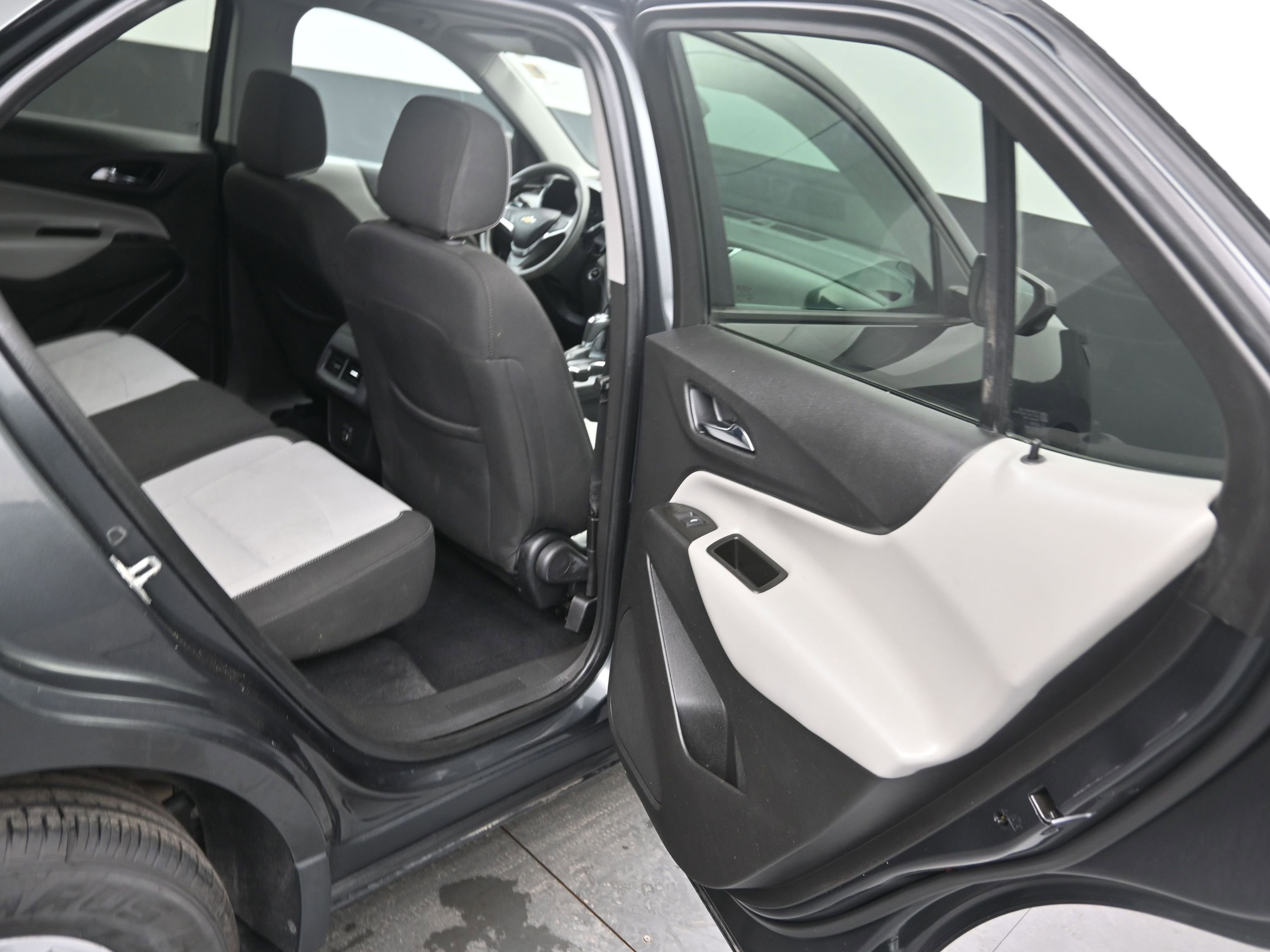 Used 2020 Chevrolet Equinox LS w/ LS Convenience Package image 10