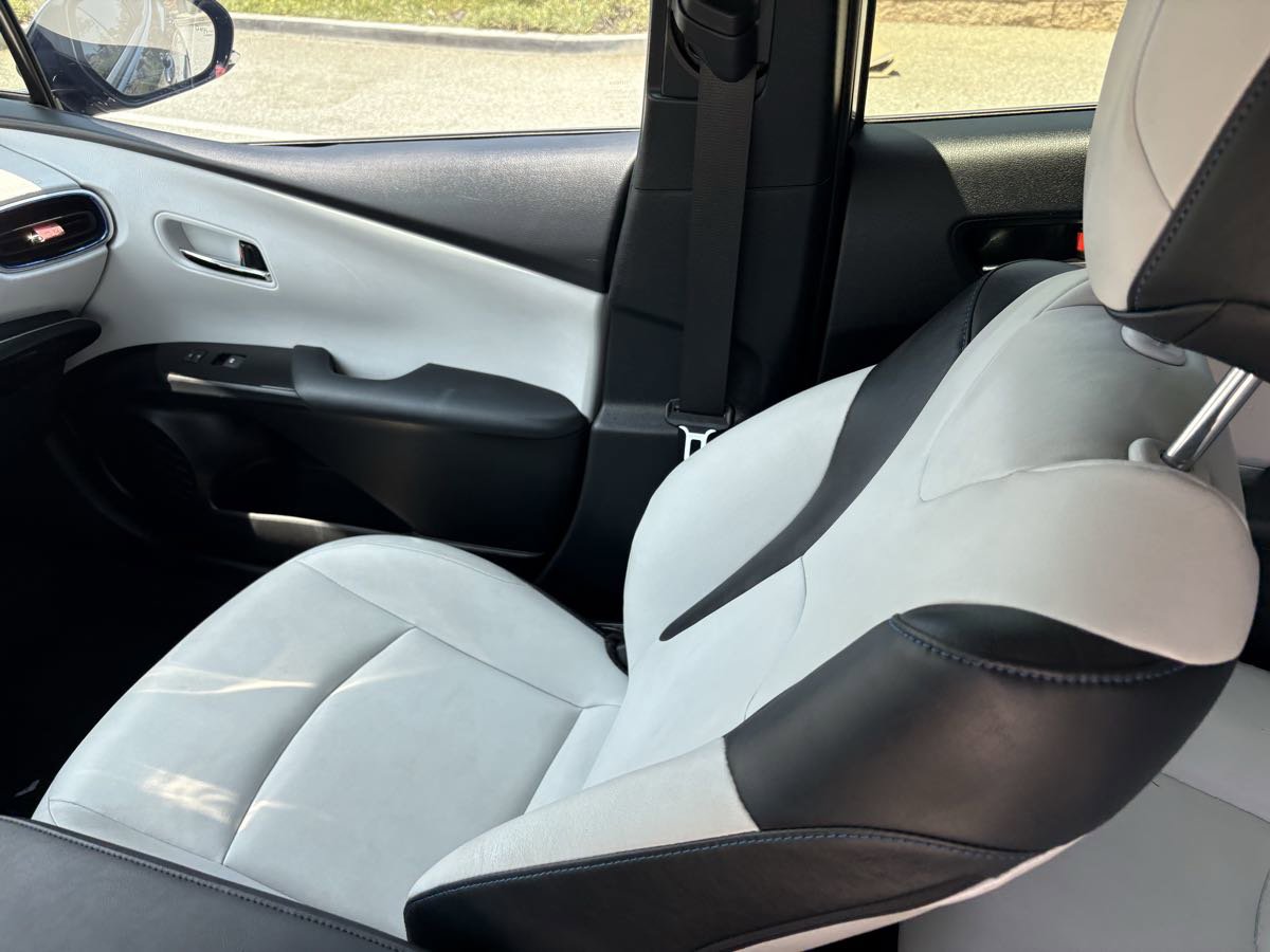 Used 2017 Toyota Prius Four Touring image 12