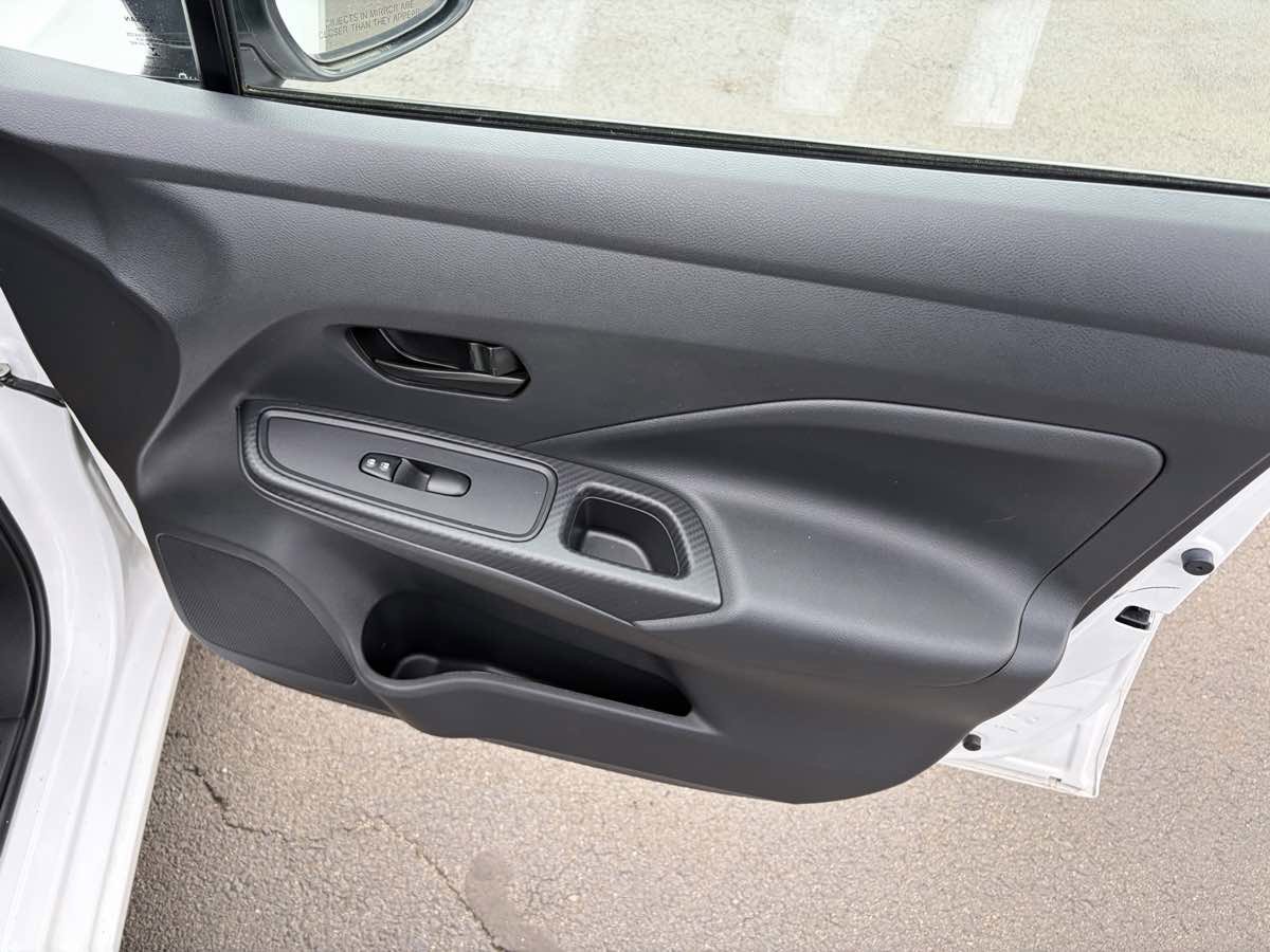 Used 2022 Nissan Versa S image 25