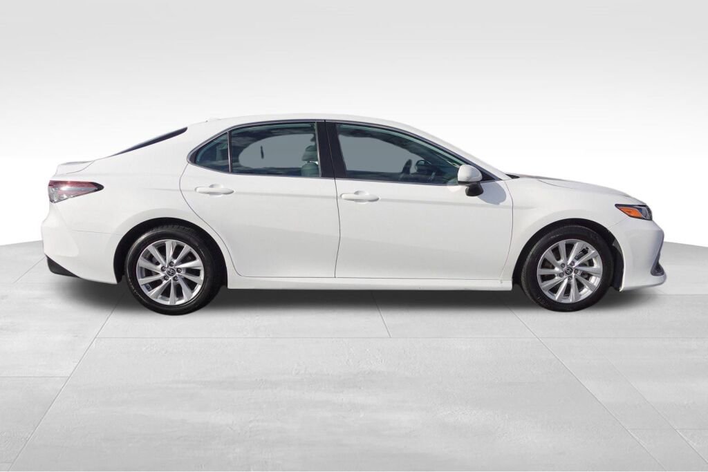 Used 2023 Toyota Camry LE image 2