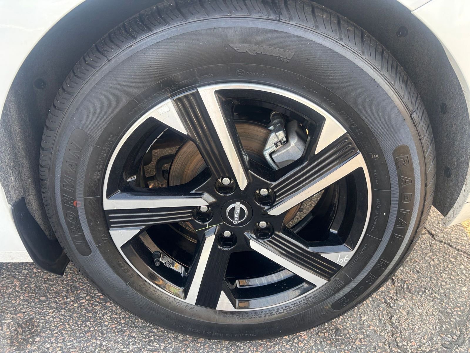 Used 2024 Nissan Sentra SV FWD image 30