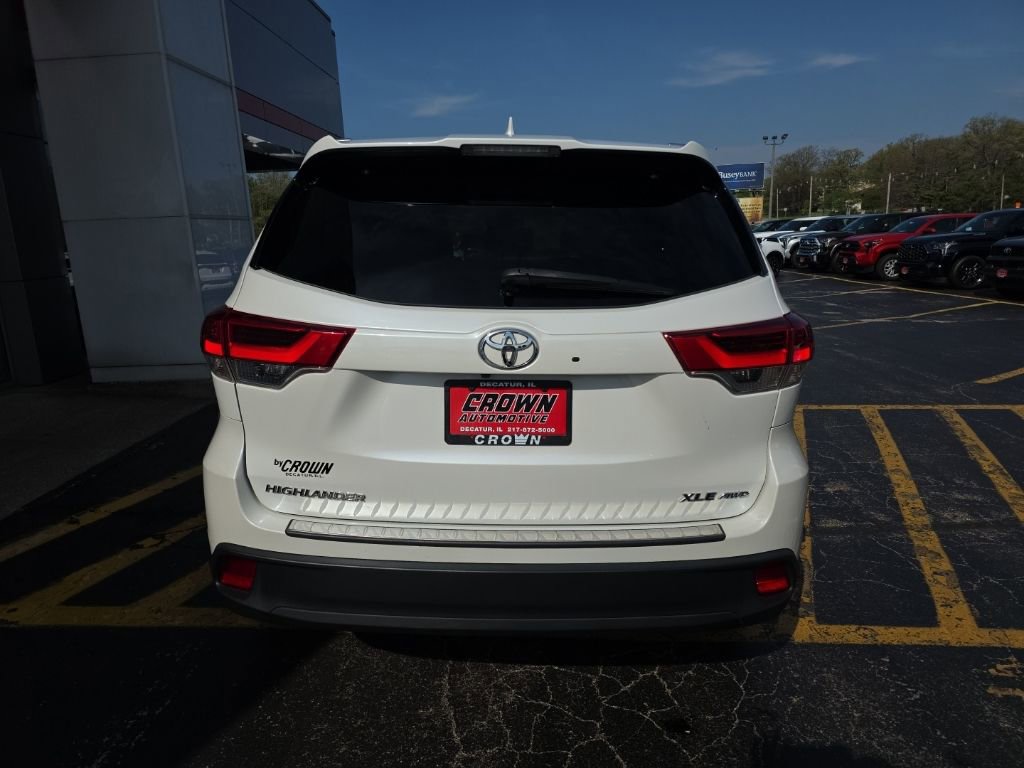 Used 2017 Toyota Highlander XLE image 4