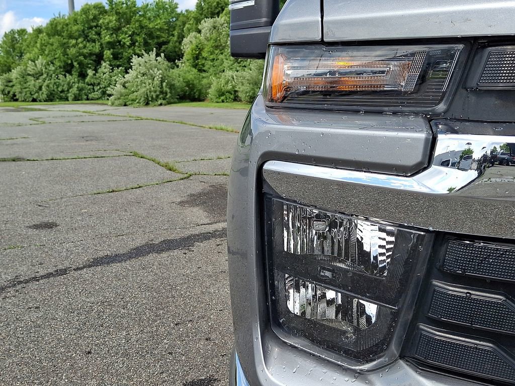 Used 2025 Chevrolet Silverado 2500 LT w/ Safety Package AWD/4WD image 9