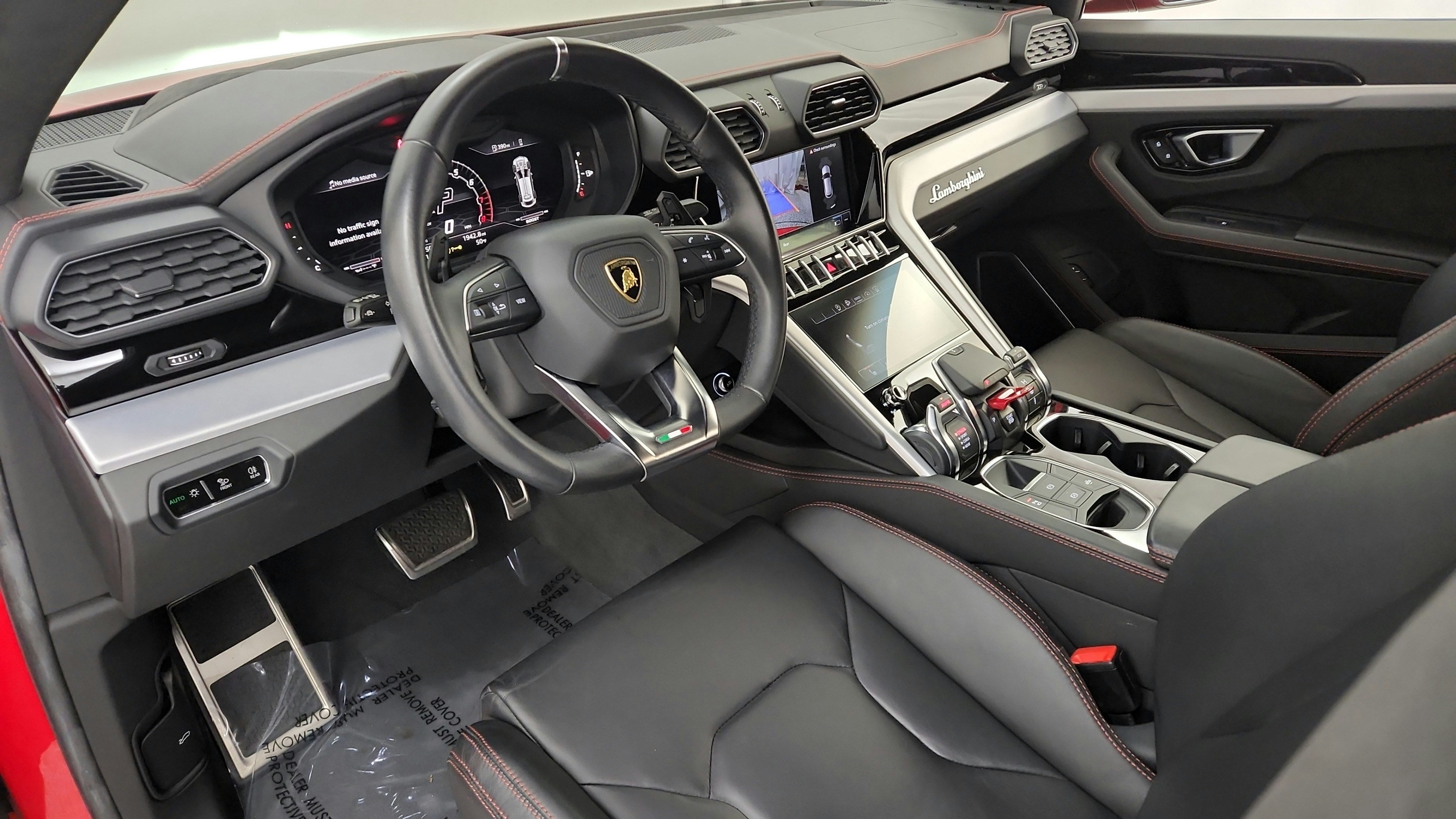Used 2022 Lamborghini Urus AWD/4WD image 30