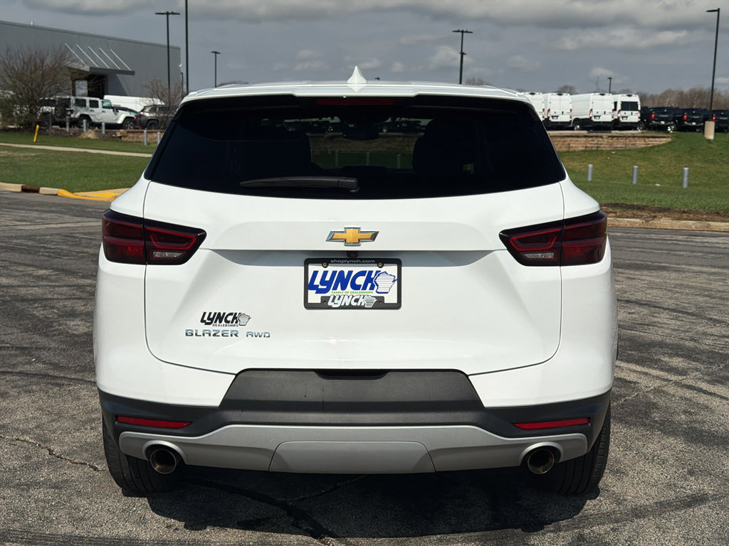 Used 2025 Chevrolet Blazer LT image 3