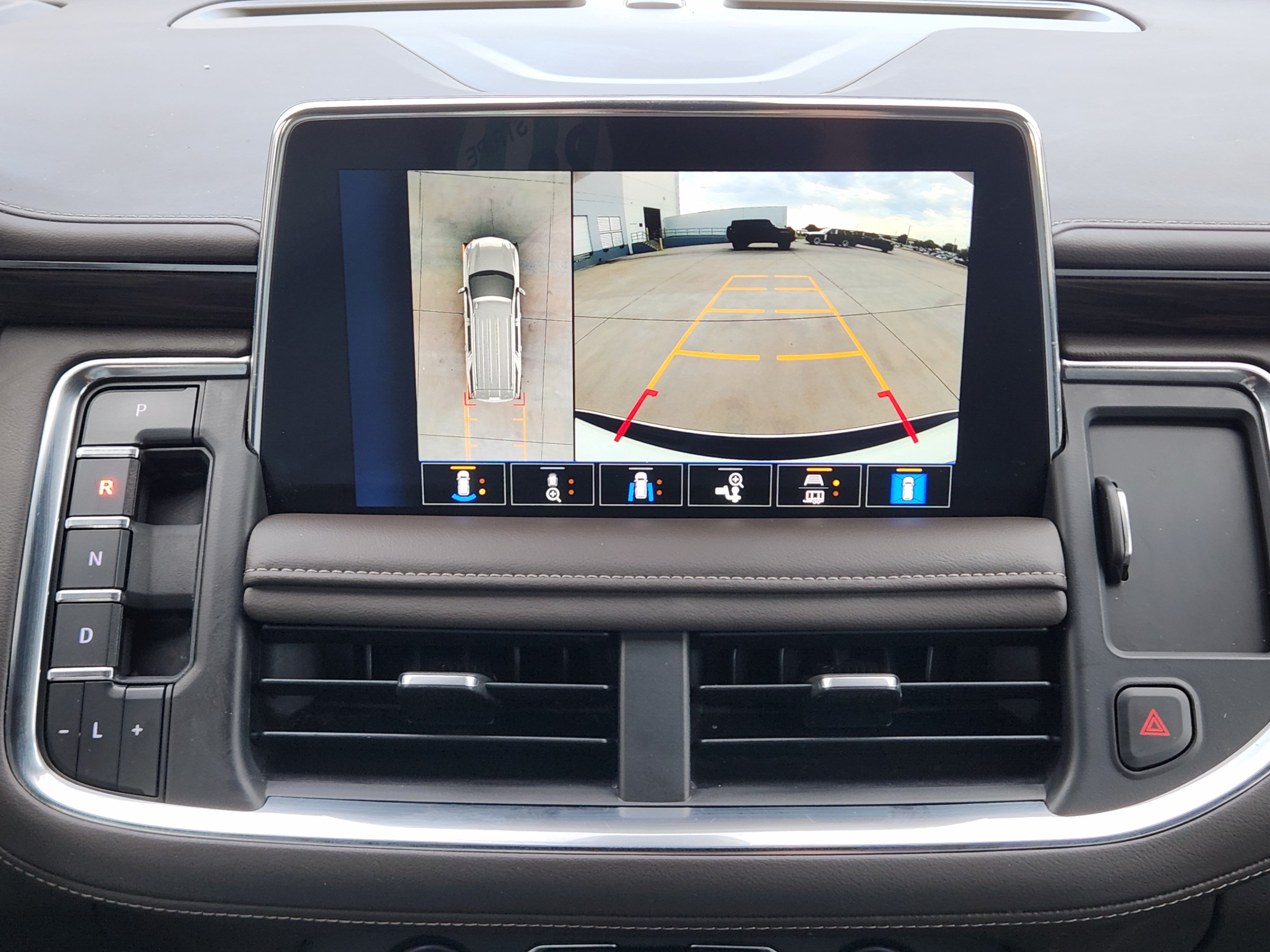Used 2022 Chevrolet Tahoe LT w/ Luxury Package RWD image 12