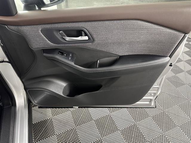 Used 2023 Nissan Rogue SV image 13