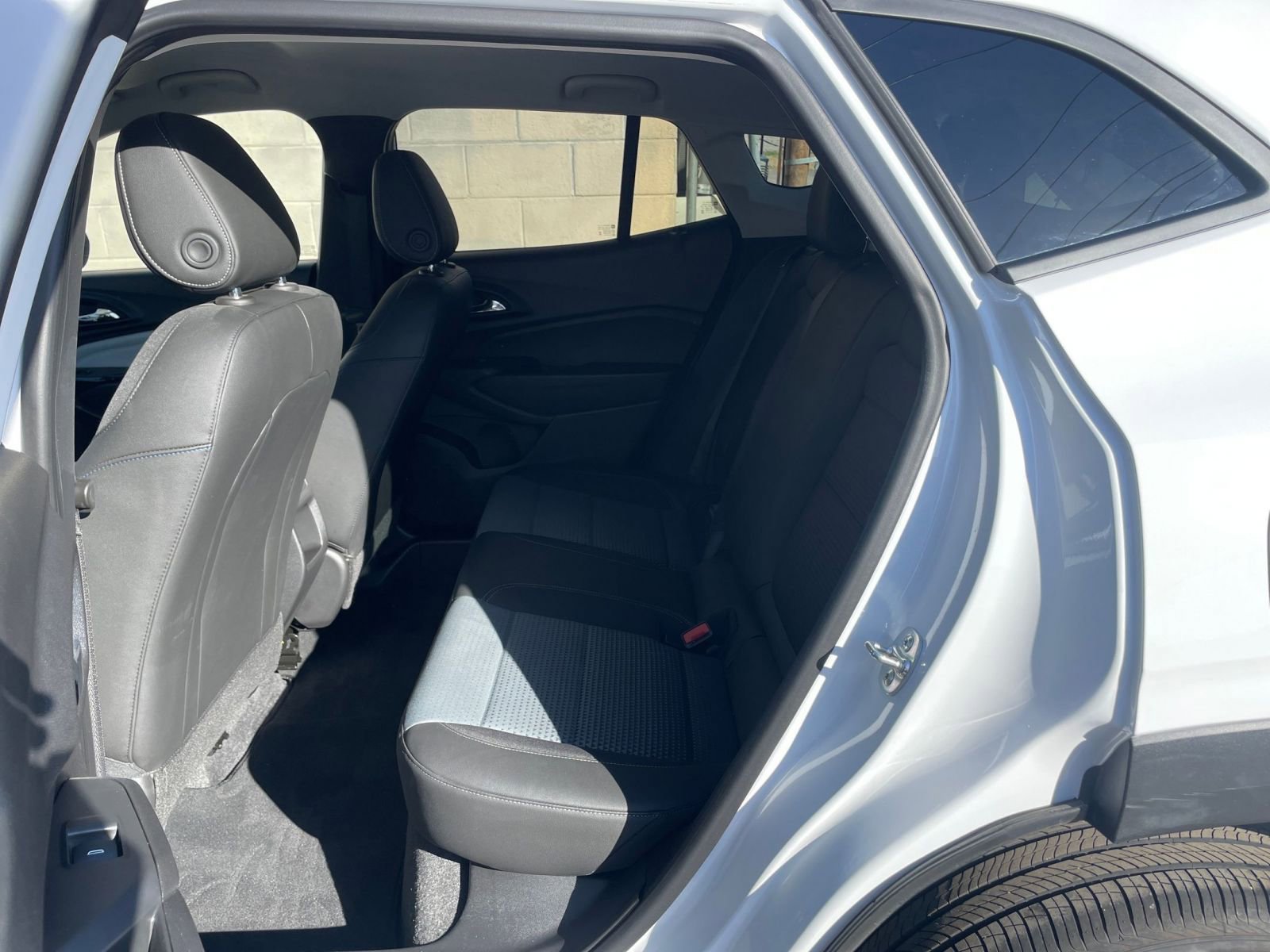 Used 2025 Chevrolet Trax LT image 24