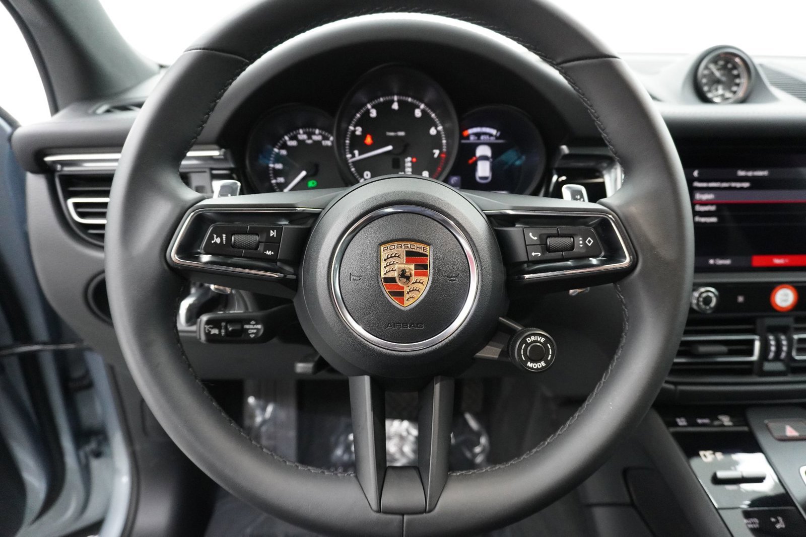 Certified 2026 Porsche Macan image 18