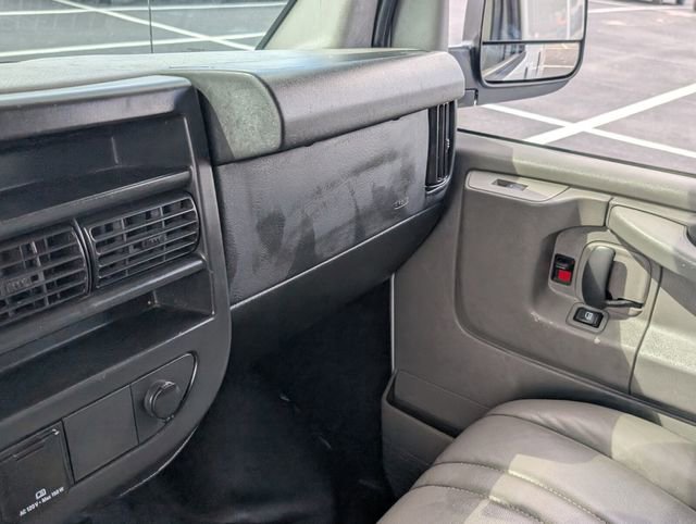 Used 2015 Chevrolet Express 2500 image 21