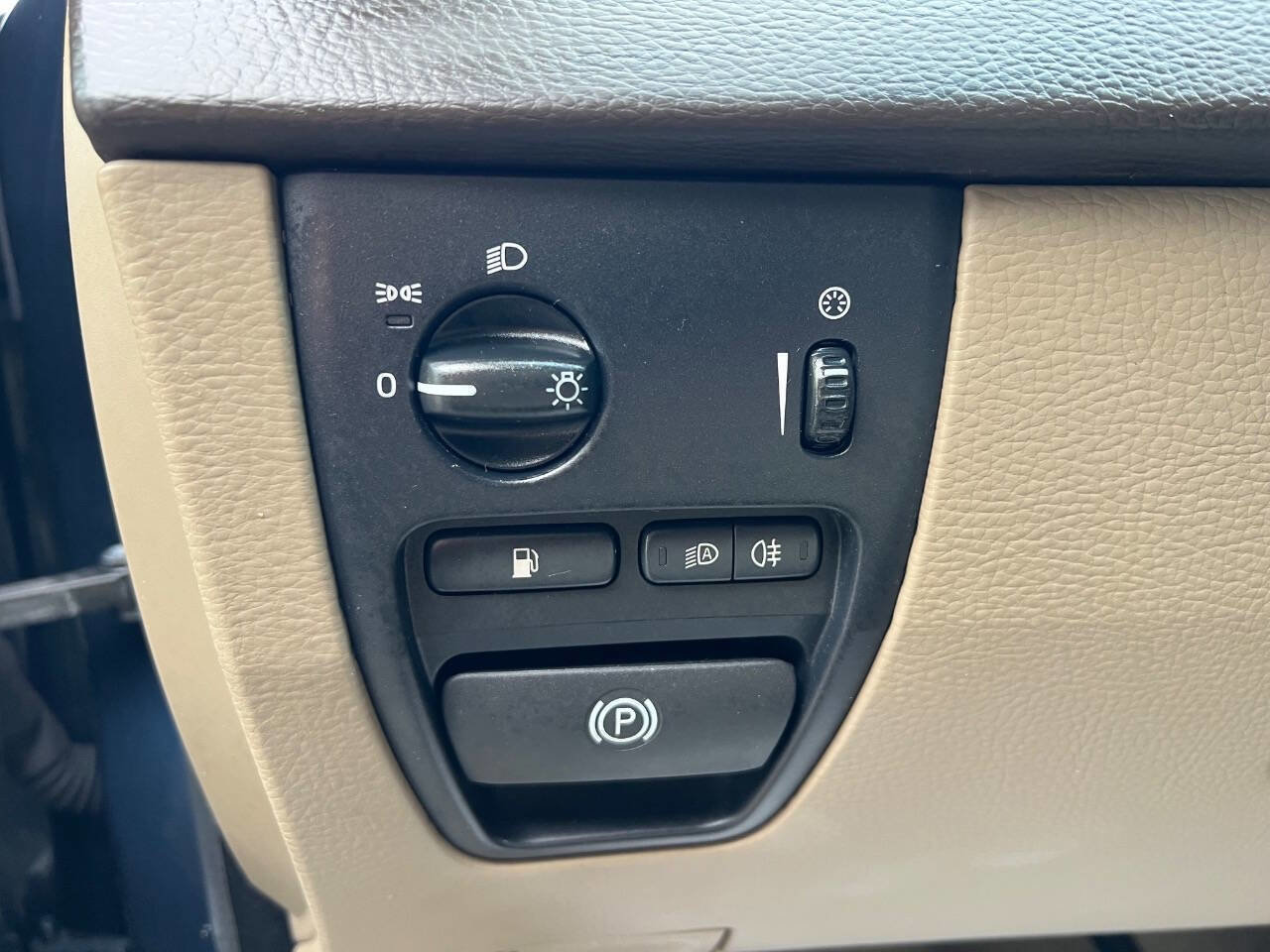 Used 2014 Volvo XC90 3.2 image 28