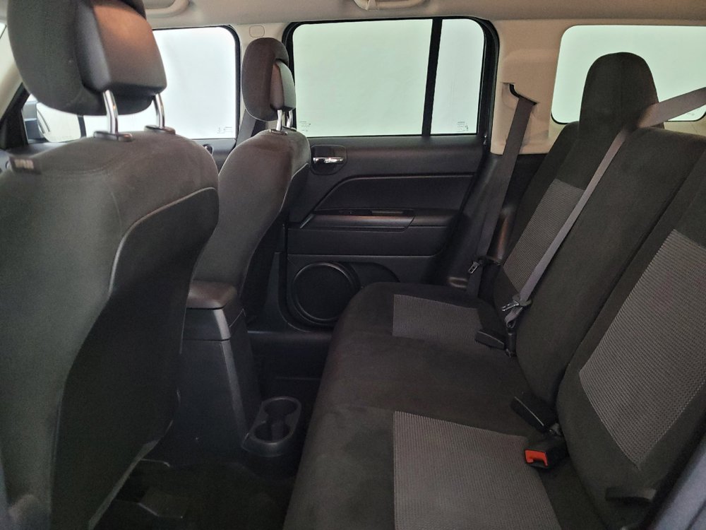 Used 2016 Jeep Patriot Latitude AWD/4WD image 18