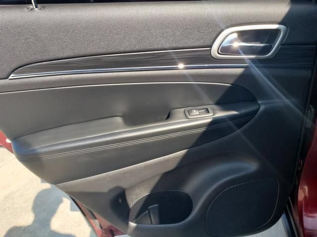 Used 2020 Jeep Grand Cherokee Limited w/ Premium Lighting Group AWD/4WD image 15