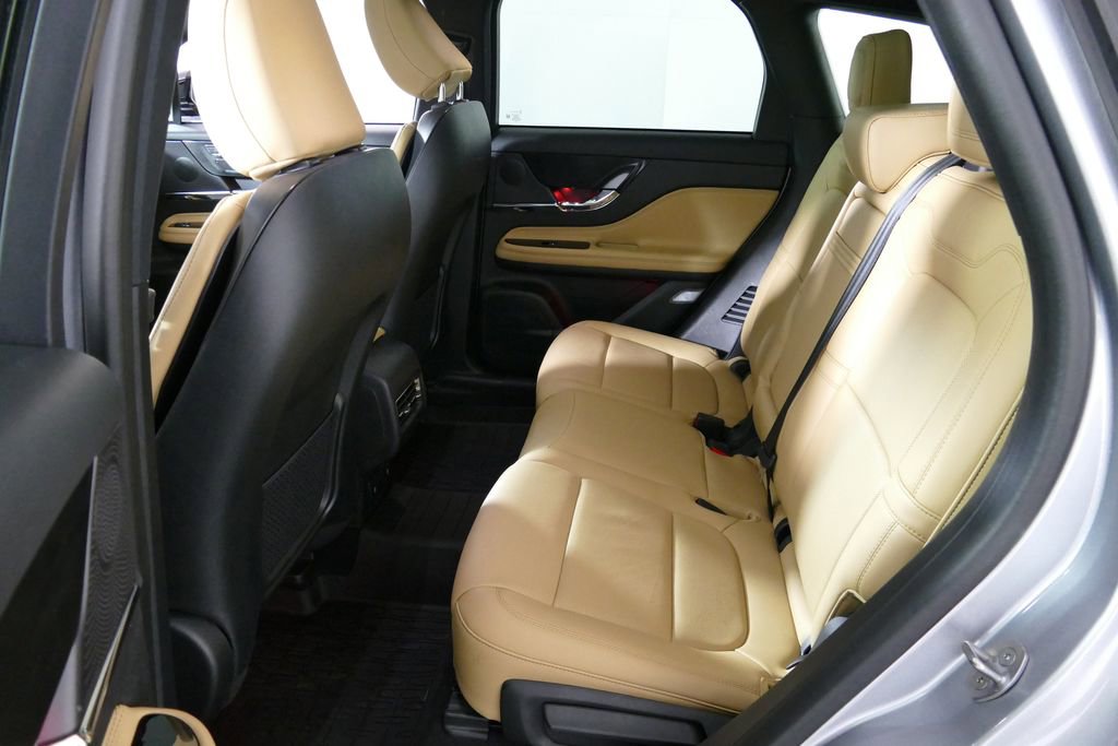 Used 2023 Lincoln Corsair Reserve w/ Equipment Group 201A image 4