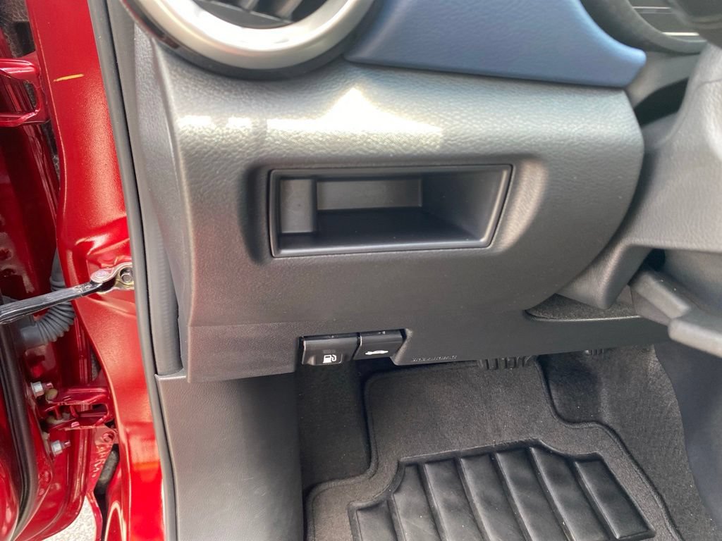 Certified 2025 Nissan Versa SV FWD image 18