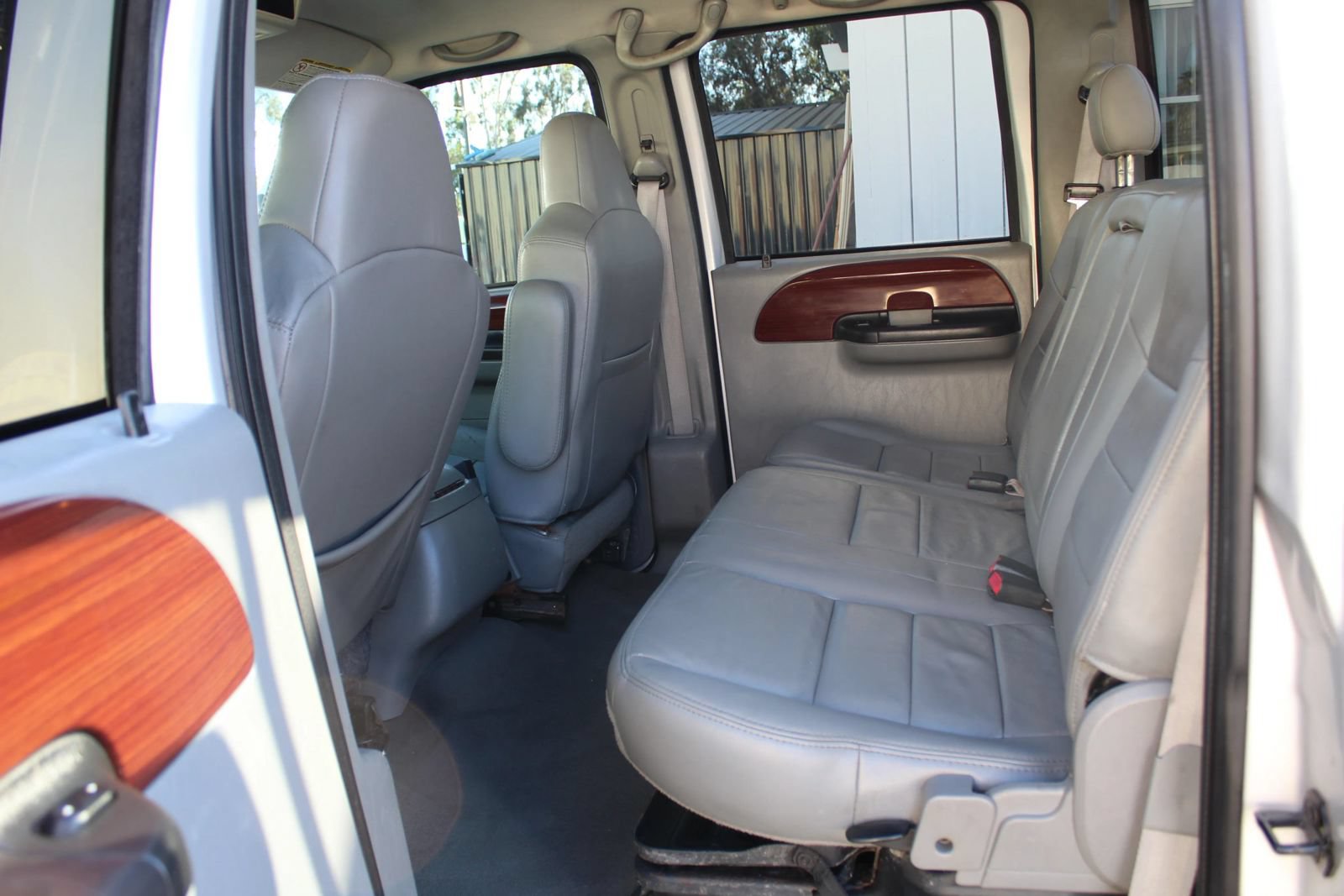 Used 2005 Ford F350 Lariat RWD image 12