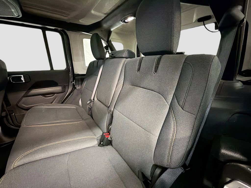 Used 2025 Jeep Wrangler Unlimited Sahara AWD/4WD image 22