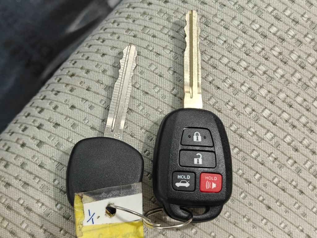 Used 2014 Toyota Camry LE FWD image 15