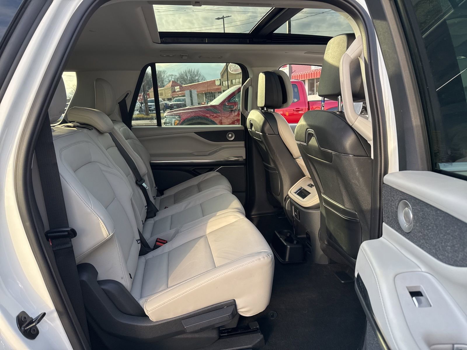 Used 2025 Lincoln Navigator L Reserve image 11