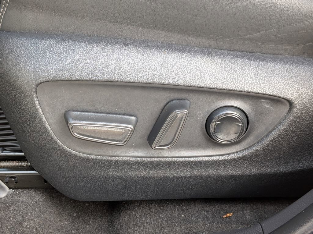 Used 2023 Toyota RAV4 XLE Premium image 21