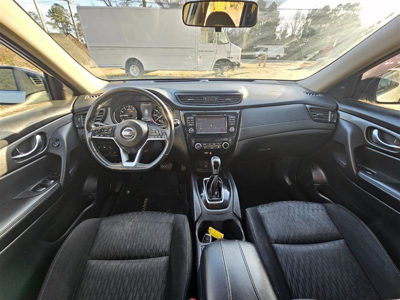 Used 2017 Nissan Rogue SV w/ SV Premium Package image 9