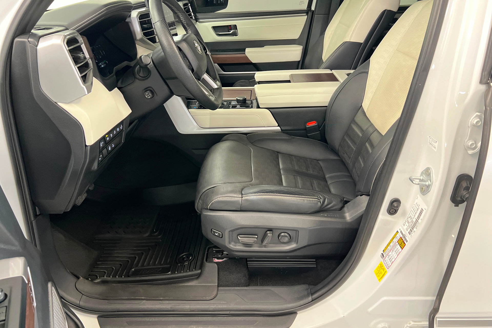 Used 2023 Toyota Sequoia Capstone AWD/4WD image 18