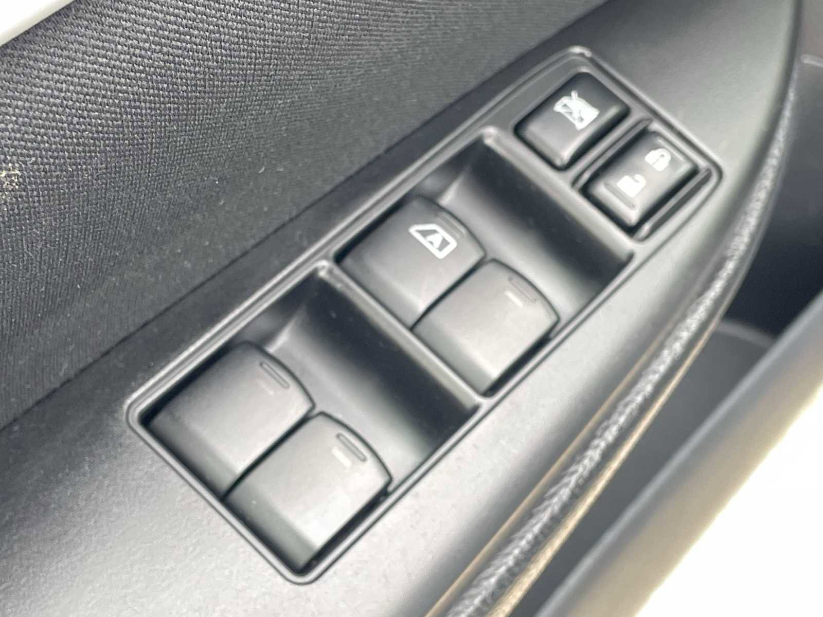 Used 2012 Subaru Outback 2.5i Premium w/ All-Weather Pkg image 11